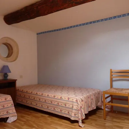 Les Esclots , Nîmes, 4 Personne *