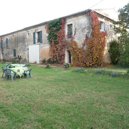 Les Esclots , Nimes, 4 Personne