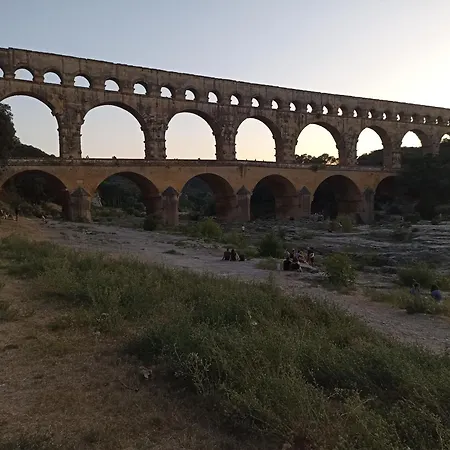 Les Esclots , Nimes, 4 Personne *