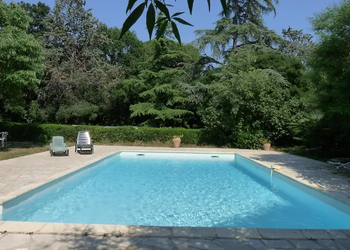 Les Esclots , Nimes, 4 Personne